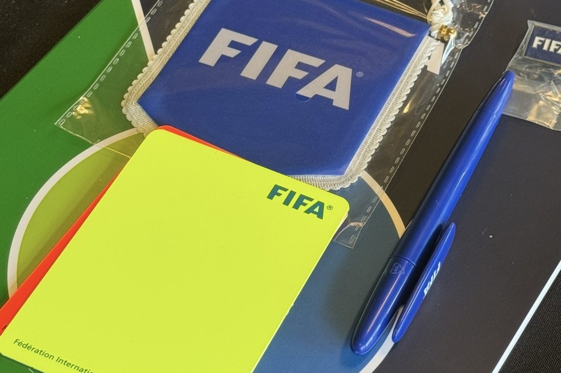 Tarjetas y libreta de árbitro FIFA
