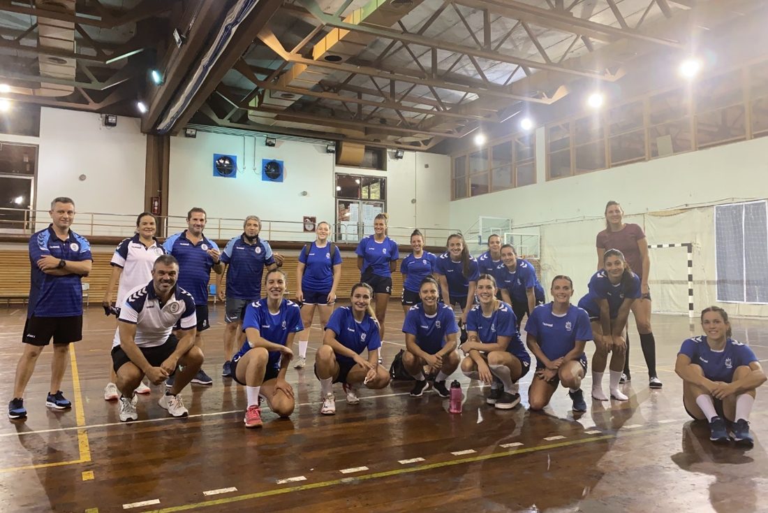 Dani Elhelou con la Selección Argentina de Handball femenino