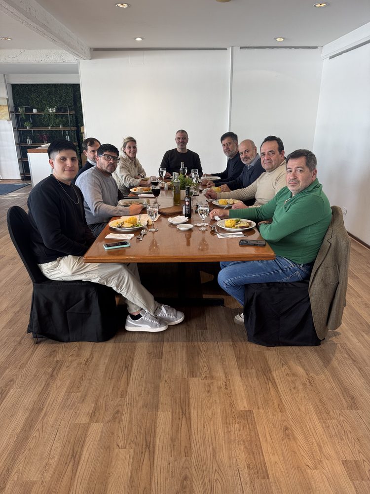 Directores compartiendo un almuerzo en el Sprint de Directores
